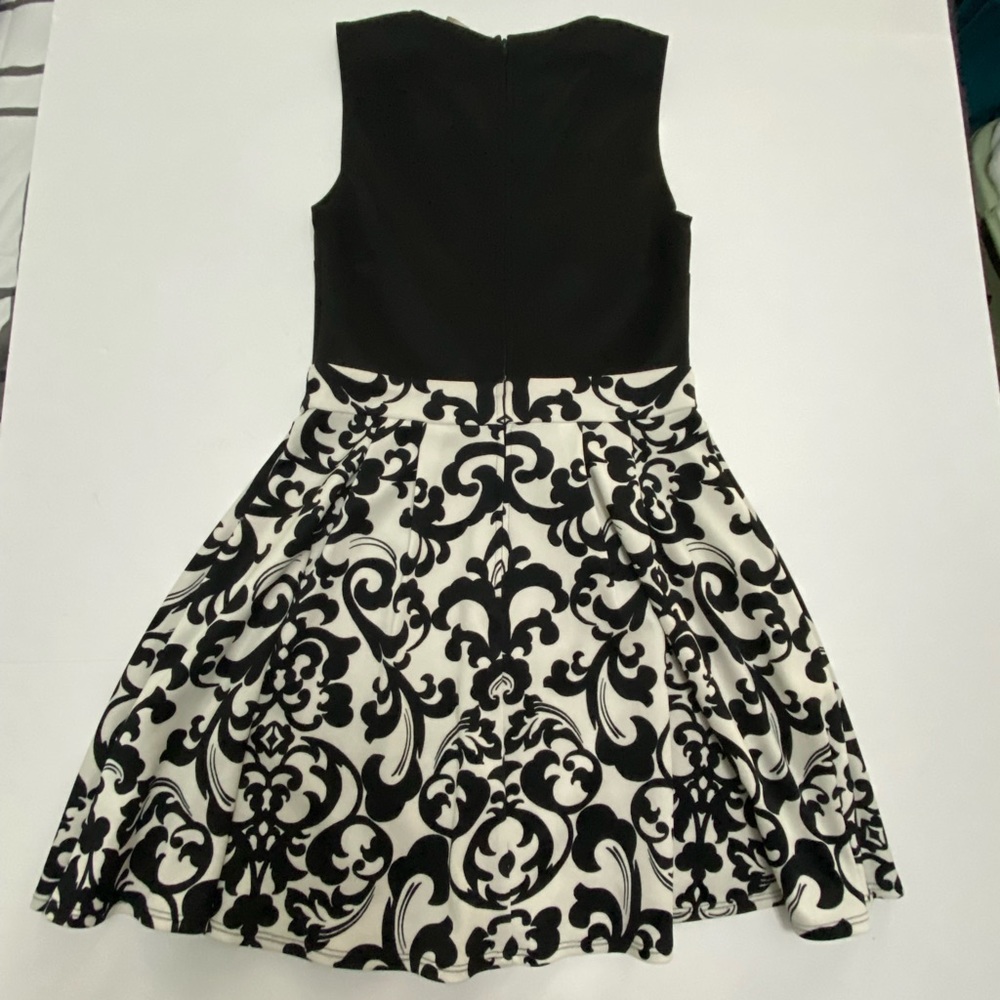 B. Darlin sleeveless Black and white zipper dress size 9/10 Junior. - Picture 4 of 9